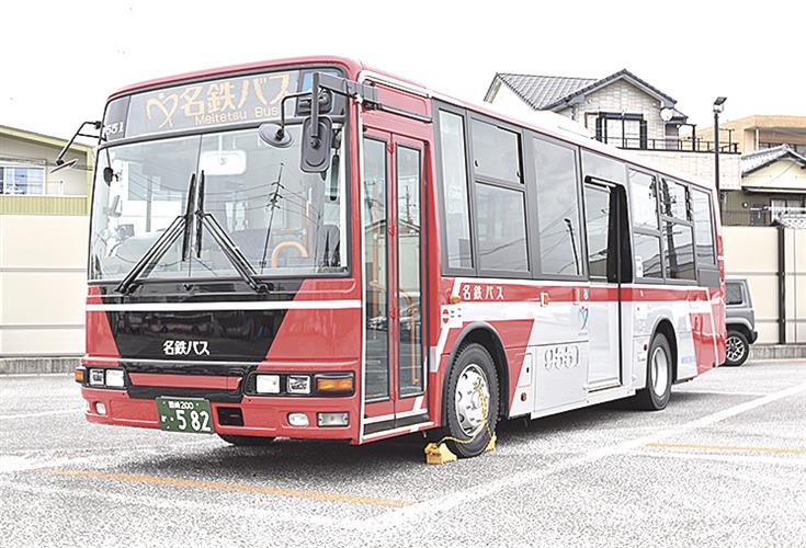 名鉄電車９５００系デザインの特別塗装バス